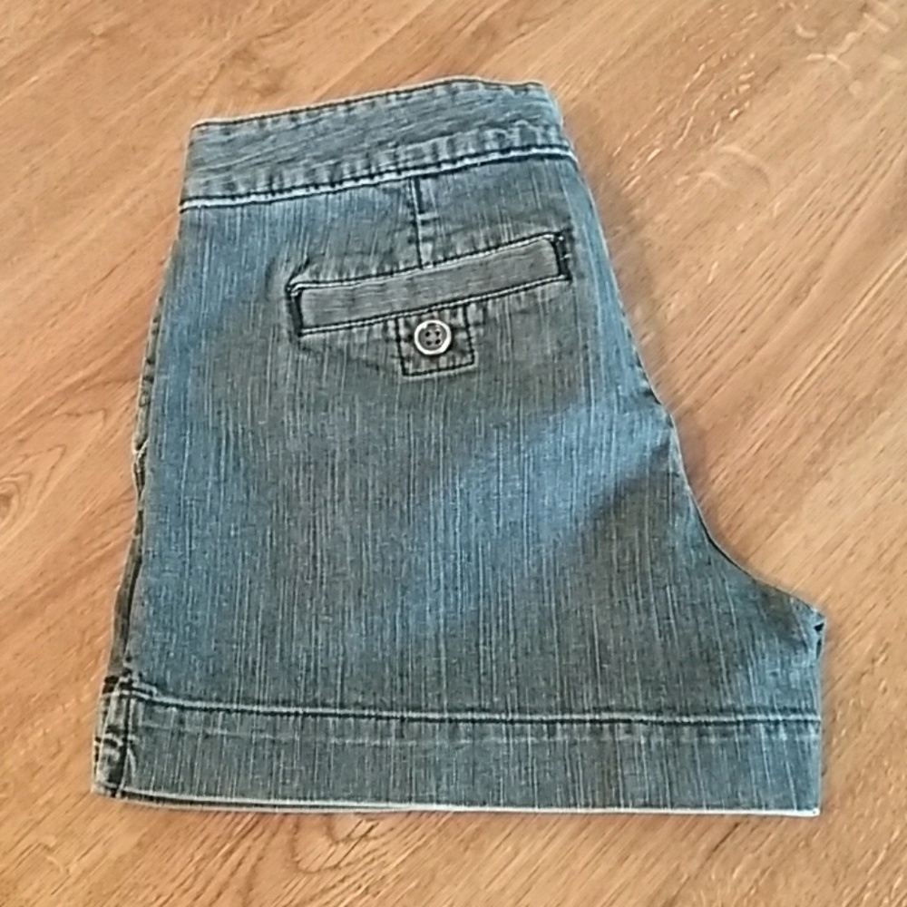 Elle Denim Jean Shorts Belted Snap Zipper Fly Sz 4
